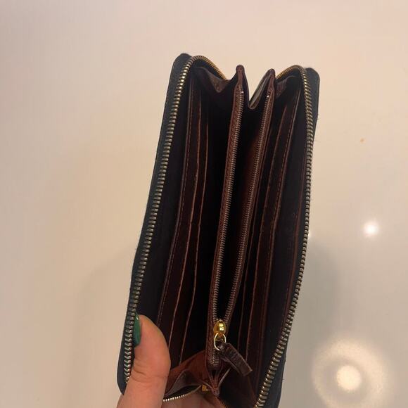 Chanel Black Quilted Caviar L-Gusset Zip-Around Wallet - Picture 7 of 11